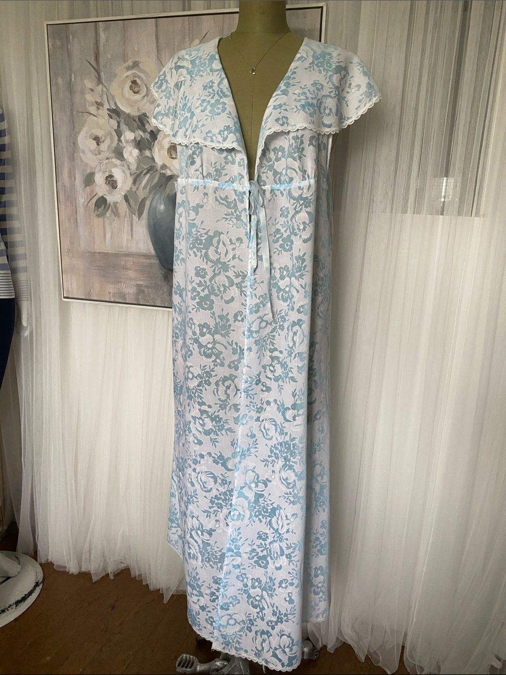 Vintage 70’s Plus Size Light Blue Floral Women’s Long Robe  with Ruffle Collar